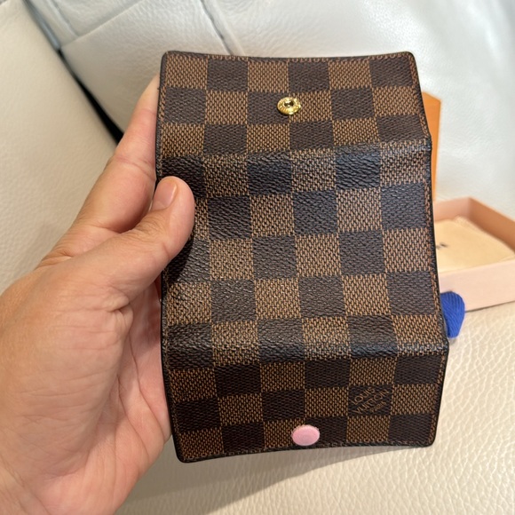 Authentic LV 6 Key holder! Damier ebene with pink inside! - Picture 16 of 17